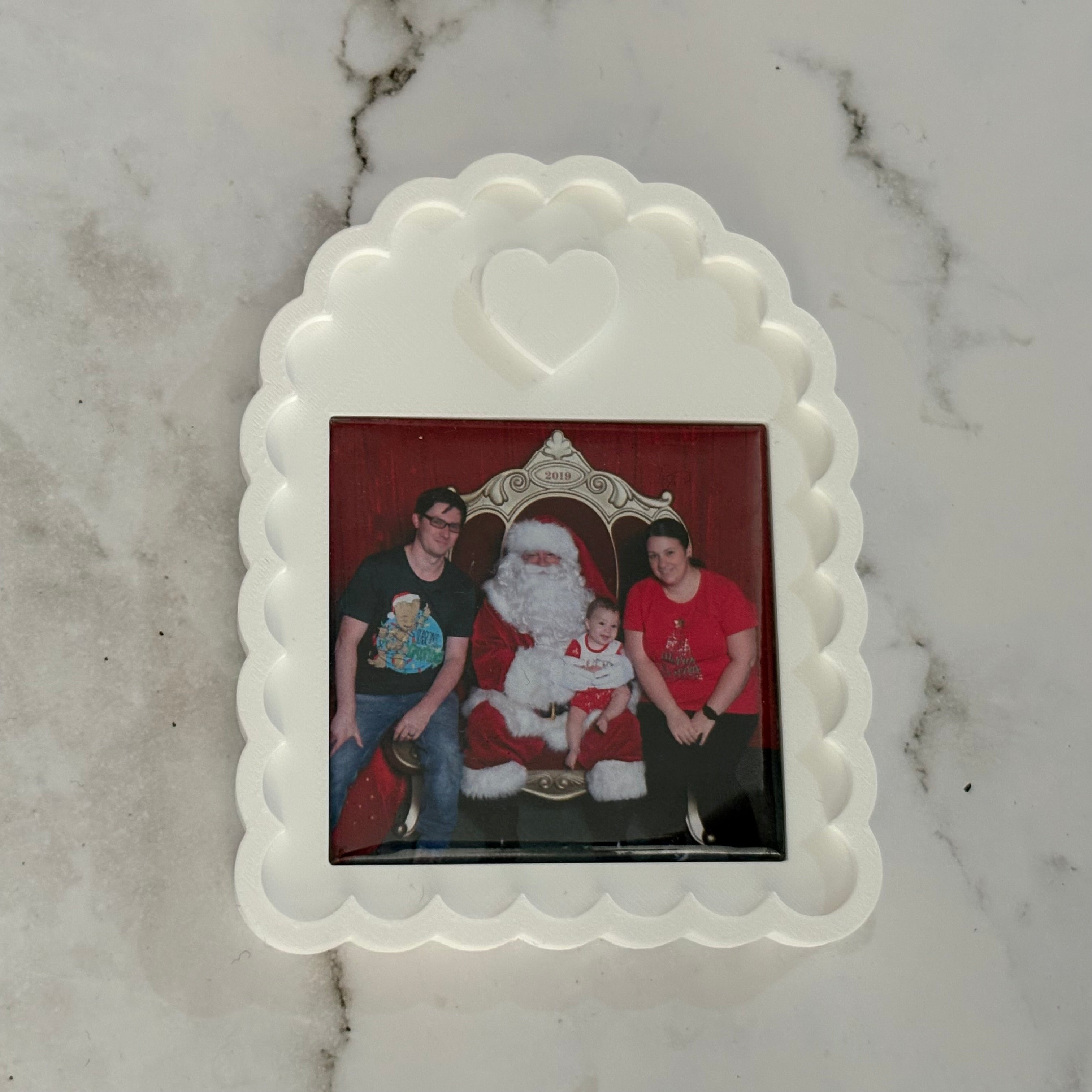 Arched Scalloped Edge Magnet Frame | Heart Design