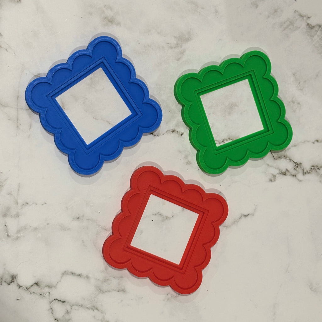 Photo Magnet Frame - Raised Scalloped Edge - 5x5cm