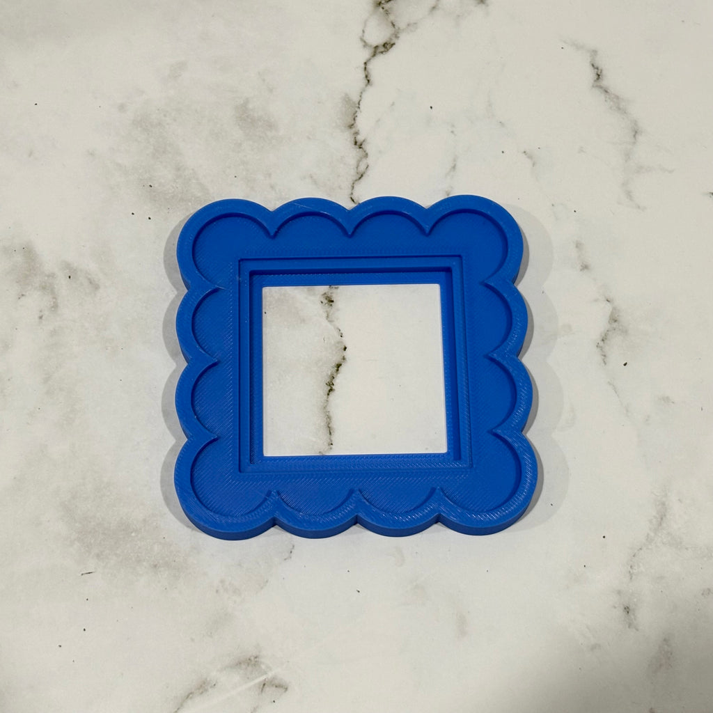 Photo Magnet Frame - Raised Scalloped Edge - 5x5cm
